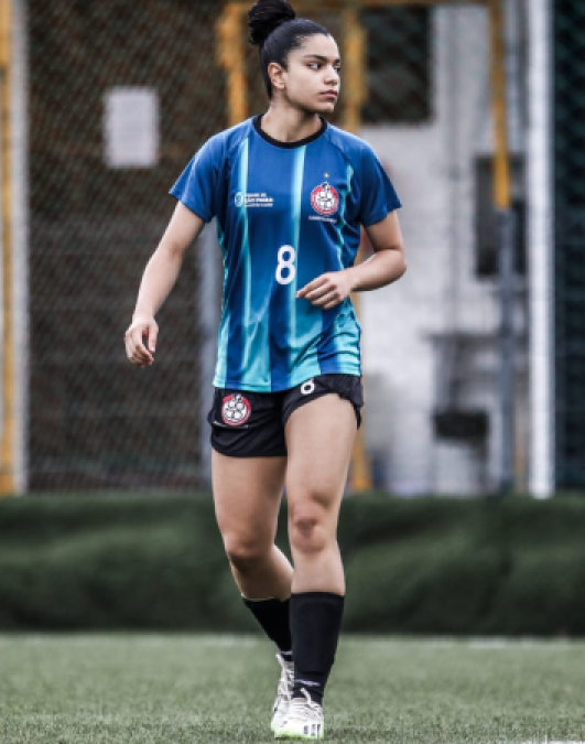 Bárbara Santos<h5>Winger / Midfielder</h5>